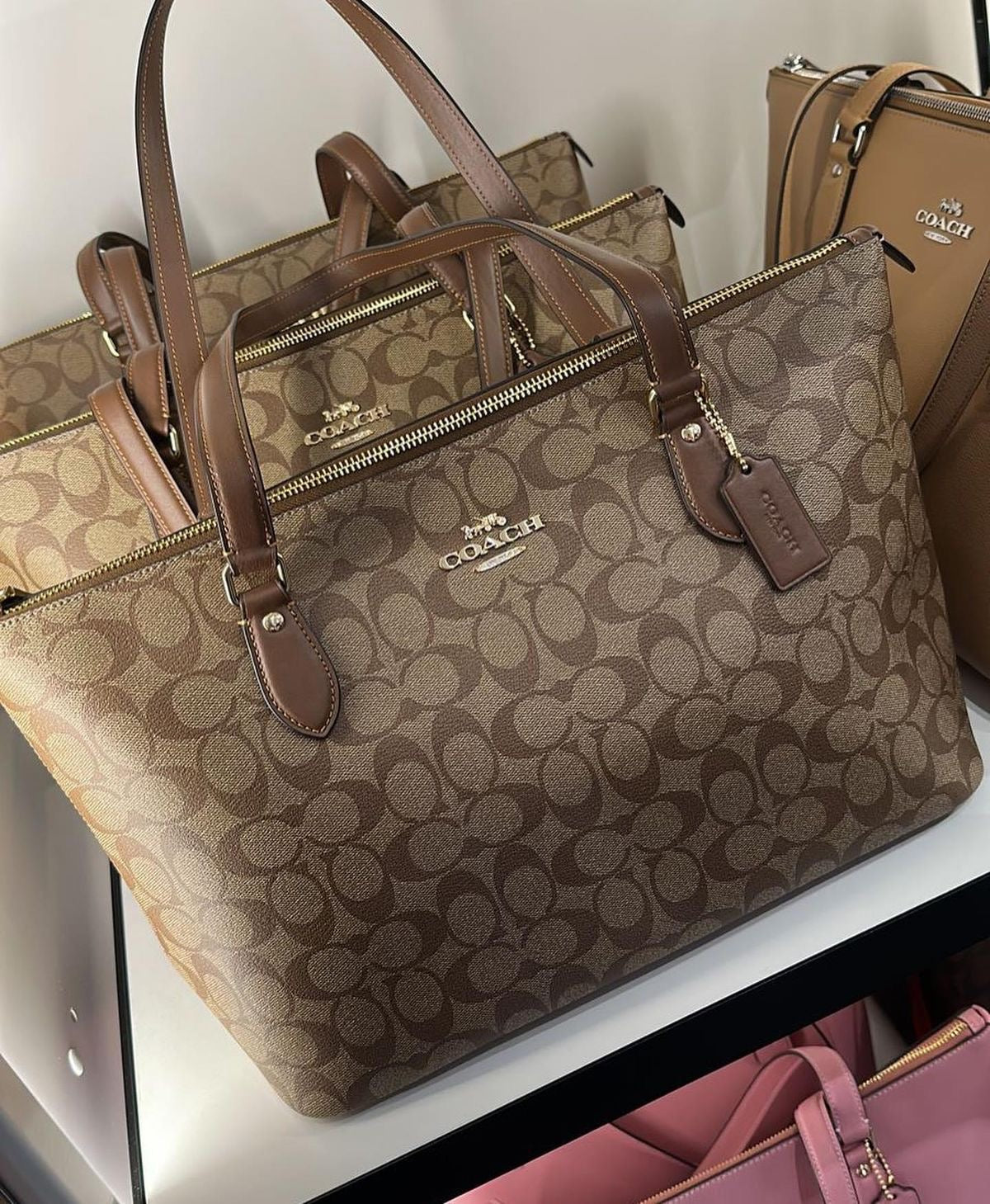 Coach Large Size Shoulder Bag